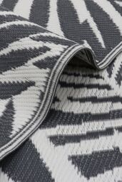 JVL Lightweight Reversible Plastic Woven Outdoor Rug 133x190cm Leaves in Dark Grey - Size: 133 cm x 190 cm - thumbnail 4