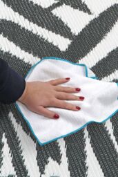 JVL Lightweight Reversible Plastic Woven Outdoor Rug 133x190cm Leaves in Dark Grey - Size: 133 cm x 190 cm - thumbnail 3