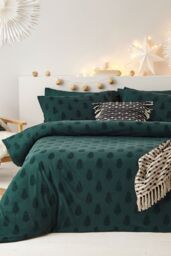 The Linen Yard Tufted Tree Festive 100% Cotton Duvet Cover Set in Green - Size: Single