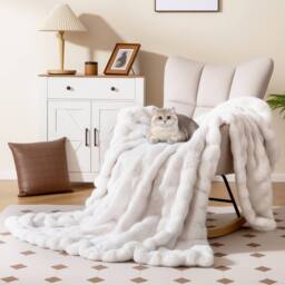 Costway 203x153cm Faux Fur Throw Blanket Fuzzy Plush Bubble Blanket in White - Size: 203x153 cm - thumbnail 6