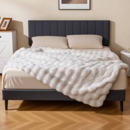 Costway 203x153cm Faux Fur Throw Blanket Fuzzy Plush Bubble Blanket in White - Size: 203x153 cm - thumbnail 3