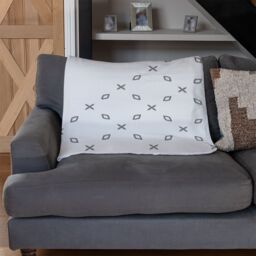 Benjamin Tate Design Crosses & Diamonds Blanket in Natural - Size: 120 cm x 150 cm - thumbnail 2