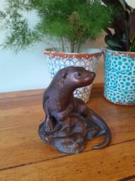 Inspirational Gifting Miniature Otter Sculpture Garden Ornament Statue in Bronze - thumbnail 7