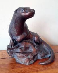 Inspirational Gifting Miniature Otter Sculpture Garden Ornament Statue in Bronze - thumbnail 4