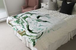 Benjamin Tate Design Gold & Green Marble Blanket in Natural - Size: 120 cm x 150 cm - thumbnail 3