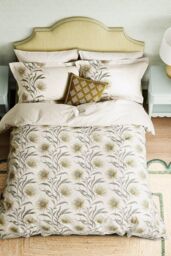 Sanderson 'Catherinae' Cotton Duvet Cover Set in Cream - Size: Super King - thumbnail 3