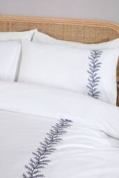 Rapport Home Ellie Floral Polycotton Duvet Cover Set with Pillowcase - Size: Double - thumbnail 2