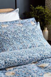 Morris & Co 'Pimpernel' Cotton Duvet Cover Set in Blue - Size: Double - thumbnail 4