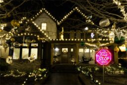 Netagon Outdoor LED Festive Christmas Light Up Santa Stop Here Sign with Timer & Battery Operation in Red - thumbnail 3