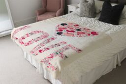 Benjamin Tate Design Love Hearts Blanket in Natural - Size: 120 cm x 150 cm - thumbnail 3