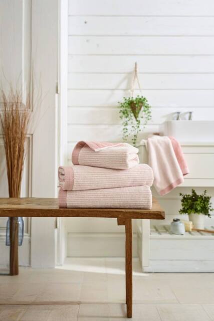 The Lyndon Company Willow Weave Stripe Towel In Luxurious 550gsm Pure Cotton in Pink - image 1