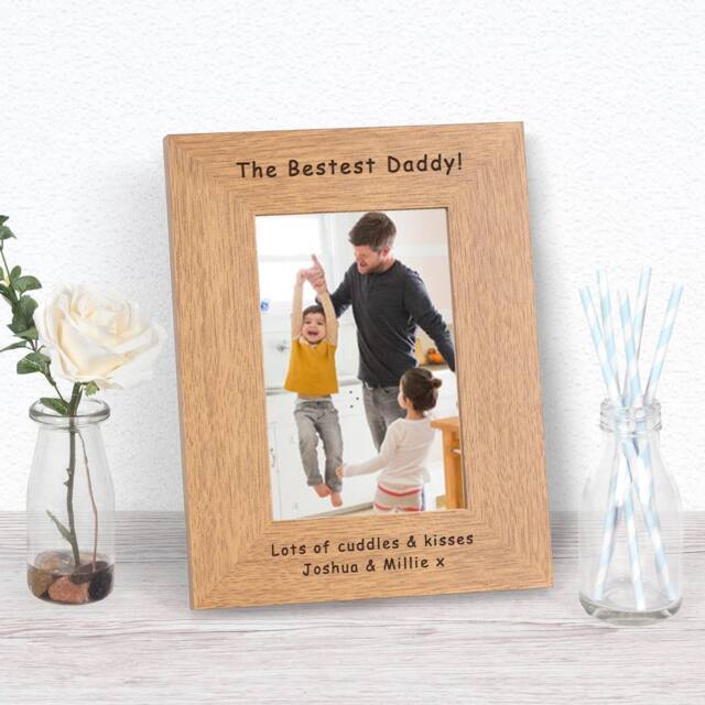 Uniqueful Men's Personalised The Bestest Daddy Wood Picture Frame 7 x 5 Fathers Day in Brown - image 1