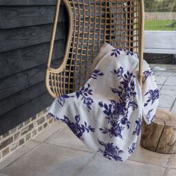 Benjamin Tate Design Roses Print On Polka Dots Blanket in Natural - Size: 120 cm x 150 cm - thumbnail 4
