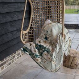 Benjamin Tate Design Flowers & Chain Links Blanket in Natural - Size: 120 cm x 150 cm - thumbnail 4