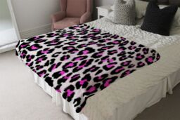 Benjamin Tate Design Pink Fluffy Leopard Blanket in Natural - Size: 120 cm x 150 cm - thumbnail 3