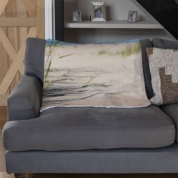 Benjamin Tate Design Grass in the sand dunes with the lake in the background Designer Blanket in Natural - Size: 120 cm x 150 cm - thumbnail 2