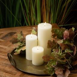Love Lace Natural Glow 3.5 x 9 LED Cream Candle in Ivory - thumbnail 4