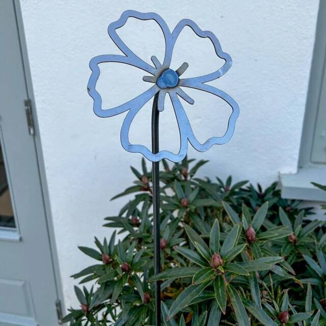 Poppyforge 2 Feet Flowering Petal Plant Pin (Pack of 3) Bare Metal/Ready to Rust in Metallics - image 1