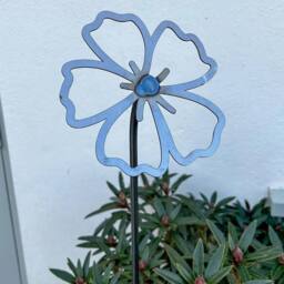 Poppyforge 2 Feet Flowering Petal Plant Pin (Pack of 3) Bare Metal/Ready to Rust in Metallics - thumbnail 2