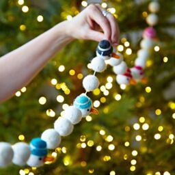 Paper High Felt Snowman Garland - thumbnail 3