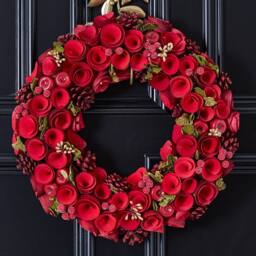 Dibor 42cm Extra Large Red Rose Christmas Wreath with Stag Wreath Hanger - thumbnail 2