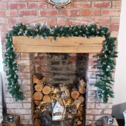 Samuel Alexander 2.7m (9ft) Snow Tipped Green Christmas Garland - thumbnail 2