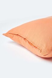 Homescapes European Linen Pillowcase, 60 x 60 cm in Burnt Orange - thumbnail 3