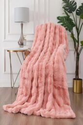 Rapport Home Luxury 3D Fur Polyester Blanket Soft & Cosy (150x200cm) in Pink - Size: 150 cm × 200 cm
