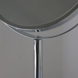 Harbour Housewares Metallic Pedestal Mirror - 18.5 x 34.5cm - Magnifying Makeup Mirror in Silver - Size: 18.5 x 34.5 cm - thumbnail 6