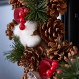 Dibor 36cm Pinecone & Roses Christmas Wreath with Stag Wreath Hanger in Red - thumbnail 3