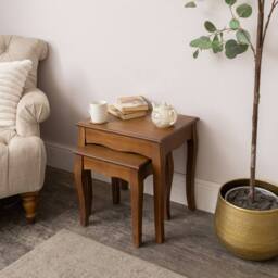 Melody Maison Dark Wood Set Of 2 Nest Of Tables - Ashwell Range in Brown