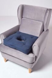 Homescapes Pressure Relief Armchair Booster Cushion in Navy - Size: 50 cm x 50 cm - thumbnail 6