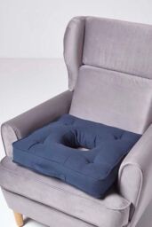 Homescapes Pressure Relief Armchair Booster Cushion in Navy - Size: 50 cm x 50 cm - thumbnail 1