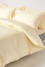 Homescapes Egyptian Cotton Satin Stripe Fitted Sheet 12 inch 330 Thread Count in Yellow - Size: King Fitted - thumbnail 4