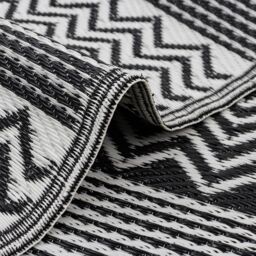 JVL Lightweight Reversible Plastic Woven Outdoor Rug, 120x170cm, ZigZag in Black - Size: 120 x 180 cm - thumbnail 4