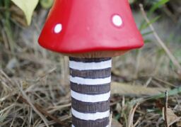 Marco Paul 4pc Toadstool Miniature Garden Ornaments Set in Red - thumbnail 4