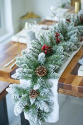 Marco Paul Luxury Large 9ft Snow Dusted Christmas Garland in Green