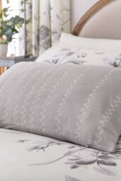 Sanderson 'Etchings & Roses' Cotton Cushion in Silver - Size: 50 cm x 30 cm - thumbnail 2