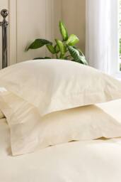 Hotel Pure Luxury 5 Star Oxford Pillowcase - Pair in Cream - Size: Standard Pillow Case