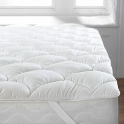 Velosso Cloud Hypoallergenic Mattress Topper in White - Size: Double
