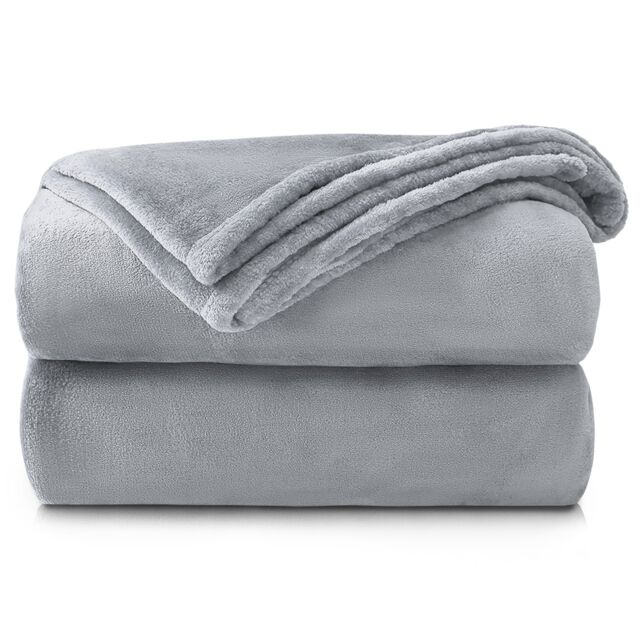 Velosso Soft Touch Faux Mink Throw - Smooth Texture, Lightweight Design in Silver - Size: 150 cm × 200 cm