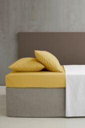 Catherine Lansfield 'Easy Iron Percale' Combed Polycotton 35cm Depth Sheet in Yellow - Size: King Fitted - thumbnail 2