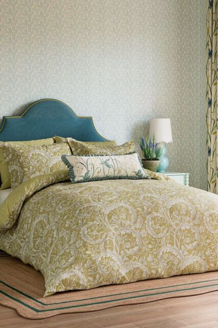 Sanderson 'Tila Lime' Cotton Percale Duvet Cover Set in Gold - Size: King - image 1