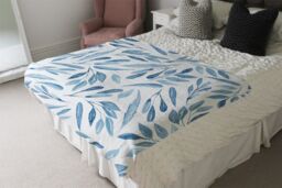 Benjamin Tate Design Watercolour Blue Branches With Leaves Blanket in Natural - Size: 120 cm x 150 cm - thumbnail 3