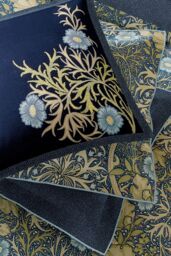Morris & Co 'Seaweed' Cotton Cushion in Dark Blue - Size: 50 cm x 50 cm - thumbnail 2
