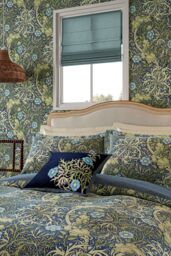 Morris & Co 'Seaweed' Cotton Cushion in Dark Blue - Size: 50 cm x 50 cm - thumbnail 3