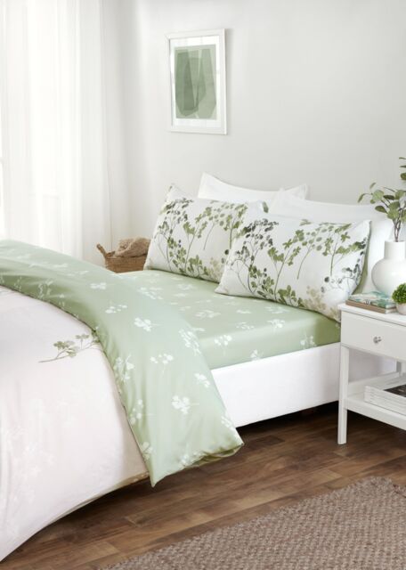 Rapport Home Shadow Floral Microfibre Complete Duvet Cover Set With Pillowcase in Green - Size: King - image 1