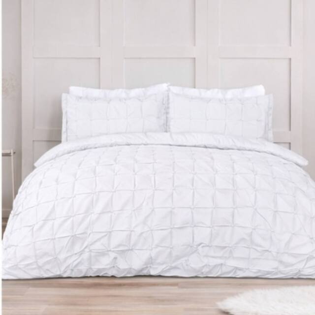 Smart Living Luxury Super Soft Stylish Rouched Pleat Duvet Cover with Pillowcases in White - Size: Double