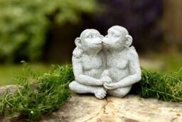 Marco Paul Monkey Garden Ornament Kissing Chimps Statue in Stone - thumbnail 4