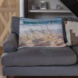 Benjamin Tate Design dune grass in Australia with turquoise surf waves of the pacific ocean Designer Blanket in Natural - Size: 120 cm x 150 cm - thumbnail 2